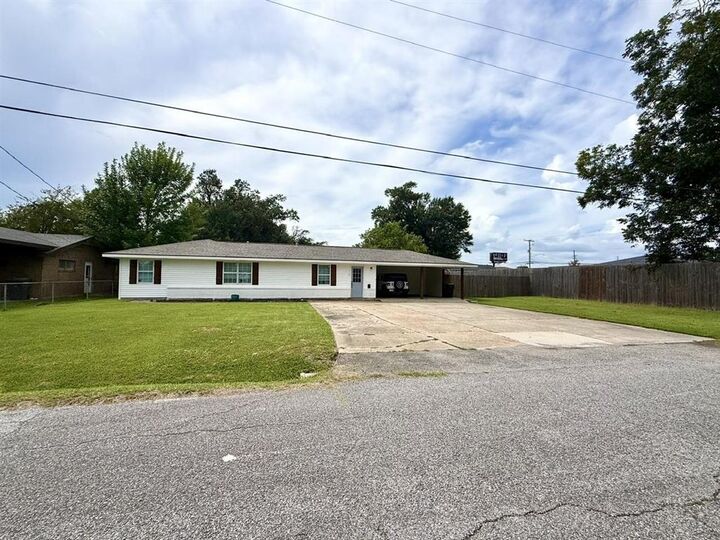 Property Photo: 112 Irvin Street LA 70605