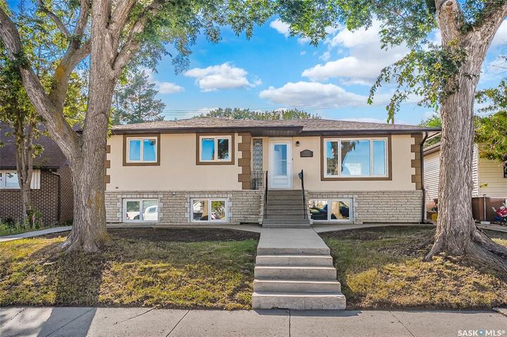 Property Photo: 517 O Avenue N SK S7L 2V4