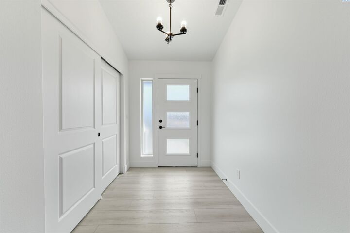 Property Photo:  6254 W 28th Ave  WA 99338 