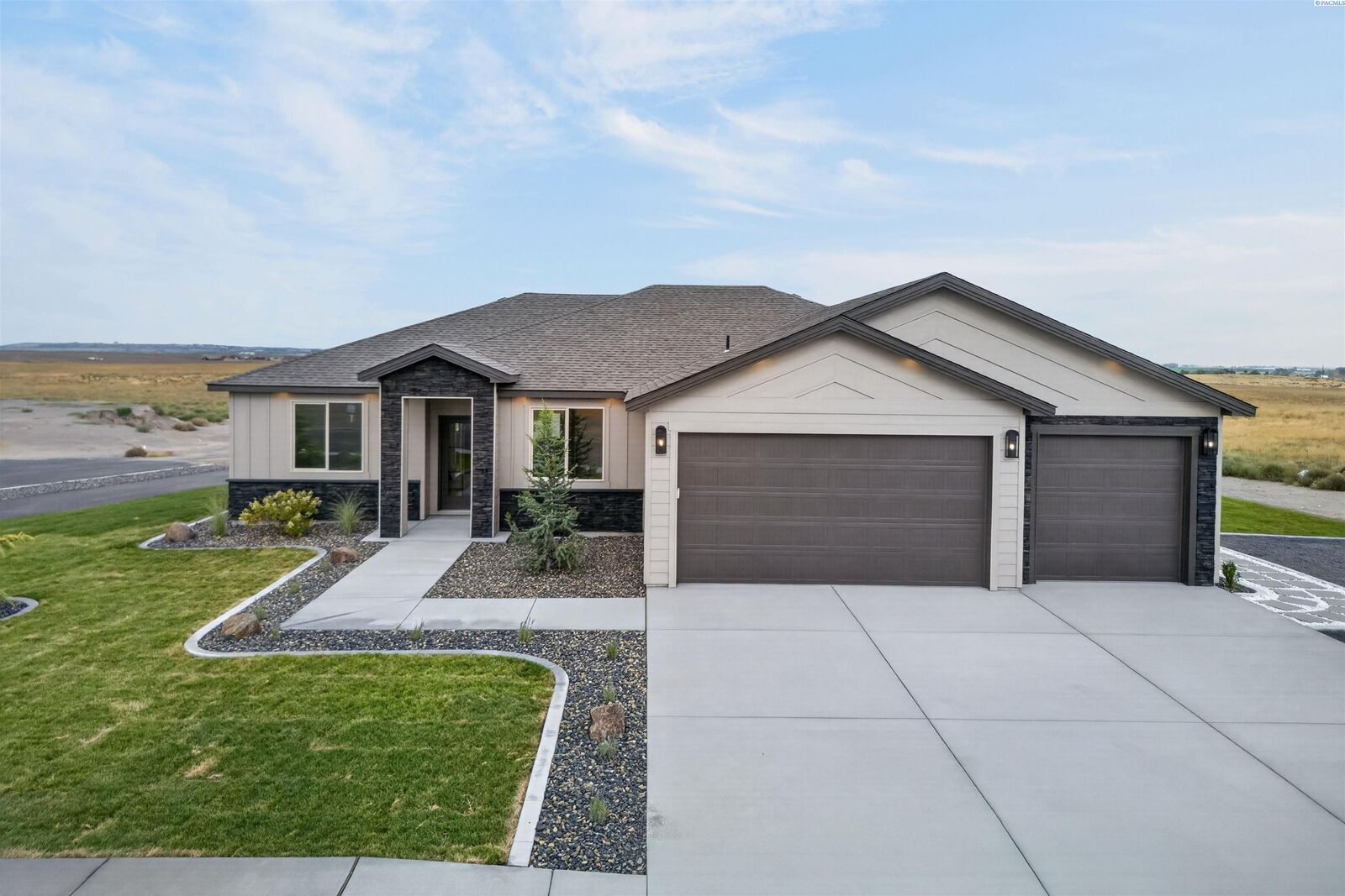 Property Photo: 5519 Redtail Dr WA 99301