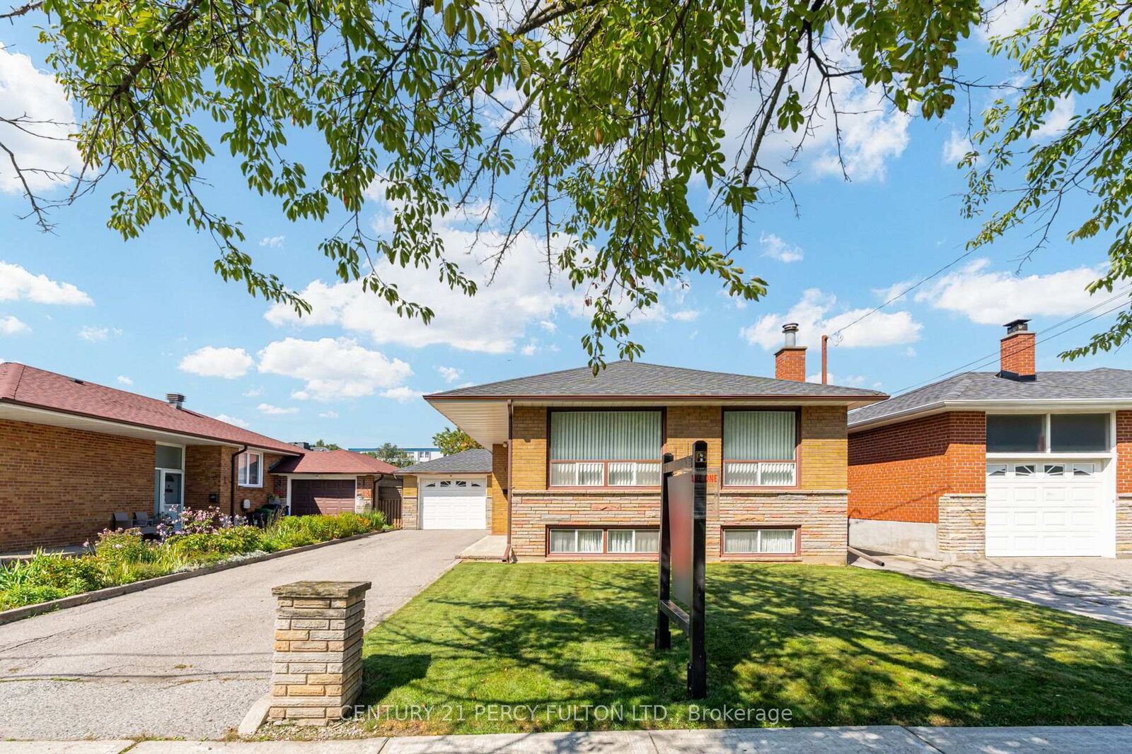 Property Photo: 10 Dunlop Avenue ON M1K 1K9
