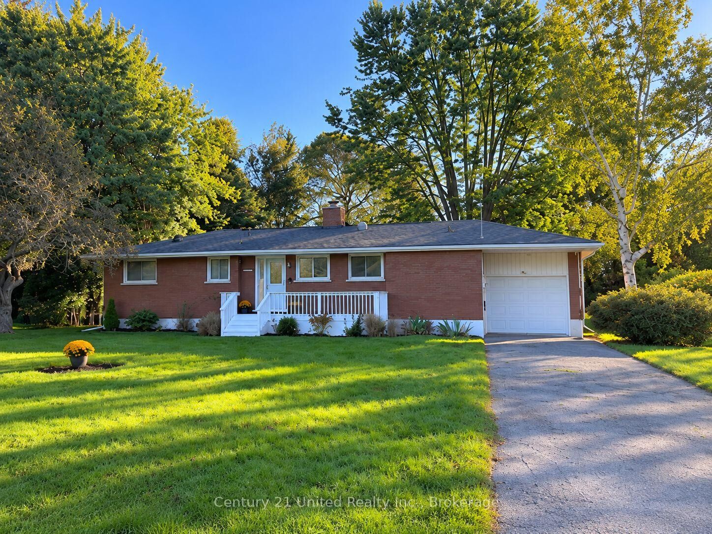 Photo de la propriété:  44 Hamilton Avenue  ON K9A 1W1 