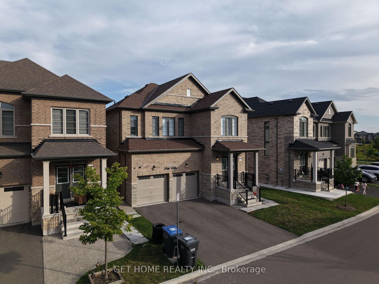 Property Photo:  24 Bachelor Street  ON L7A 5A9 