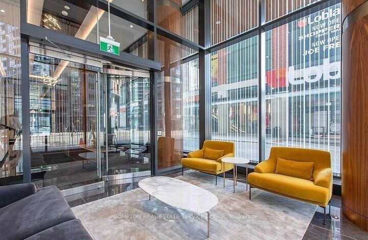 Property Photo:  19 Bathurst Street 3911  ON M5V 0N2 