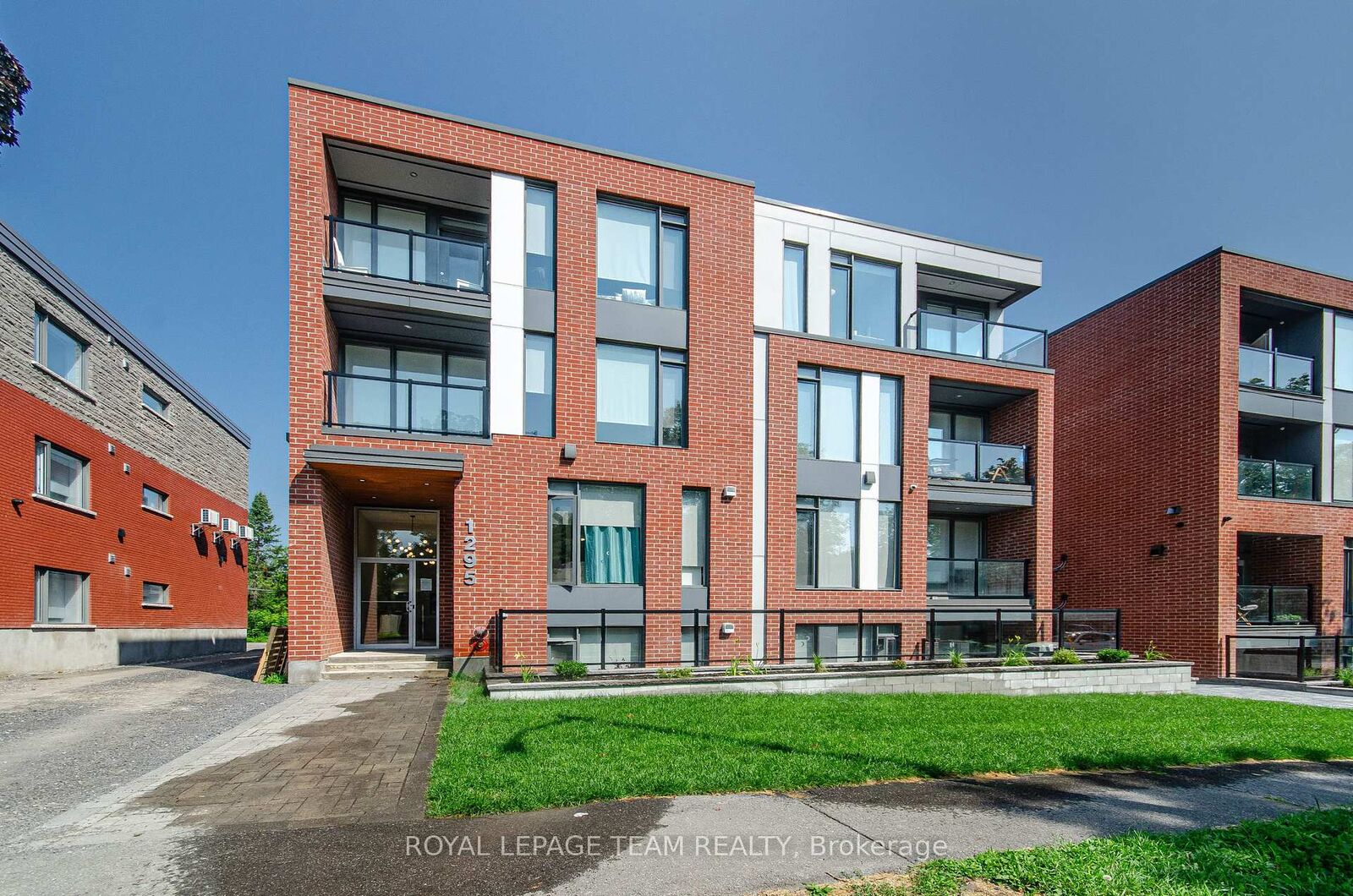 Property Photo:  1295 Summerville Avenue 304  ON K1Z 8G7 
