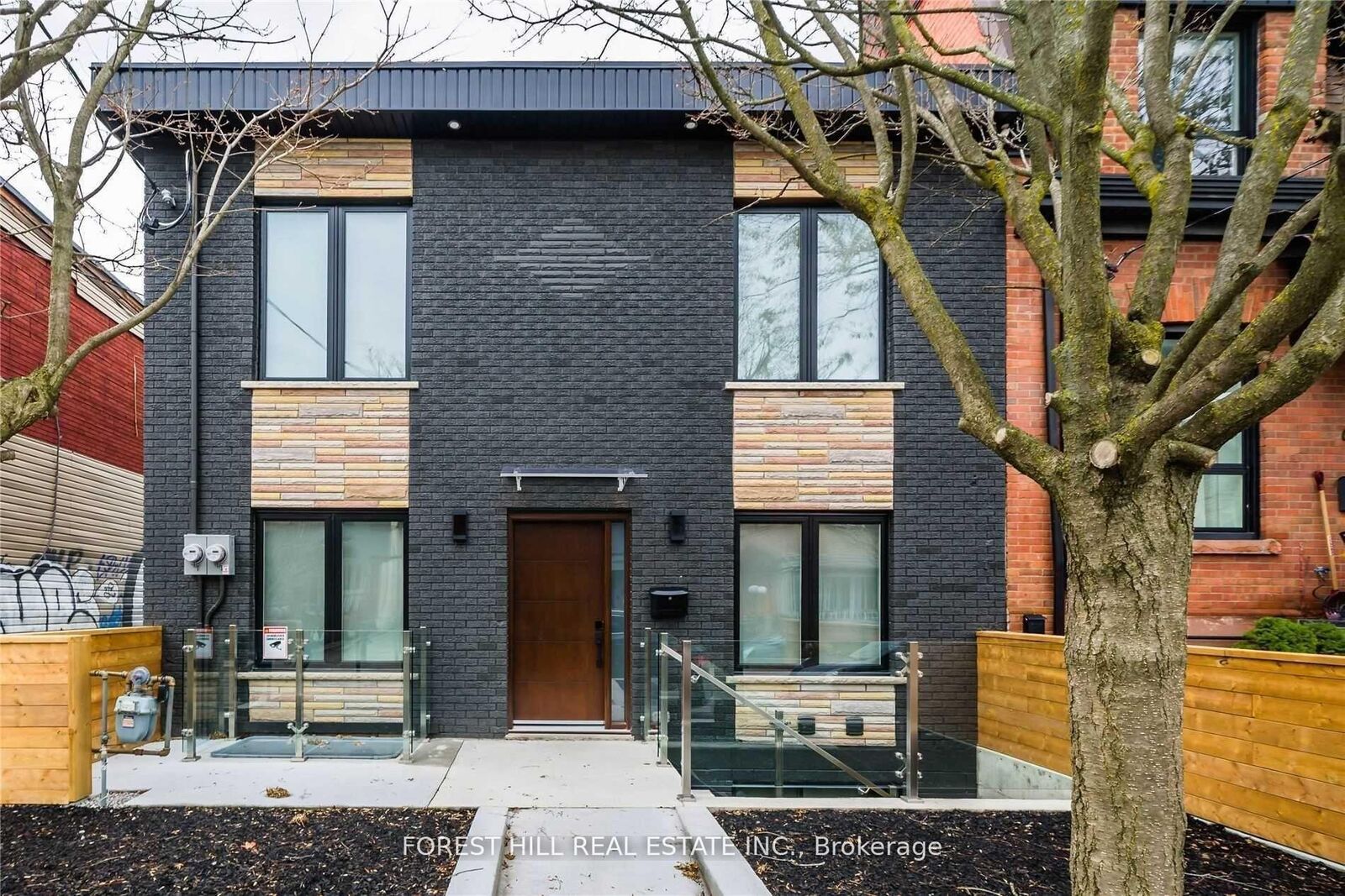 Property Photo:  63 Argyle Street Main  ON M6J 1N8 
