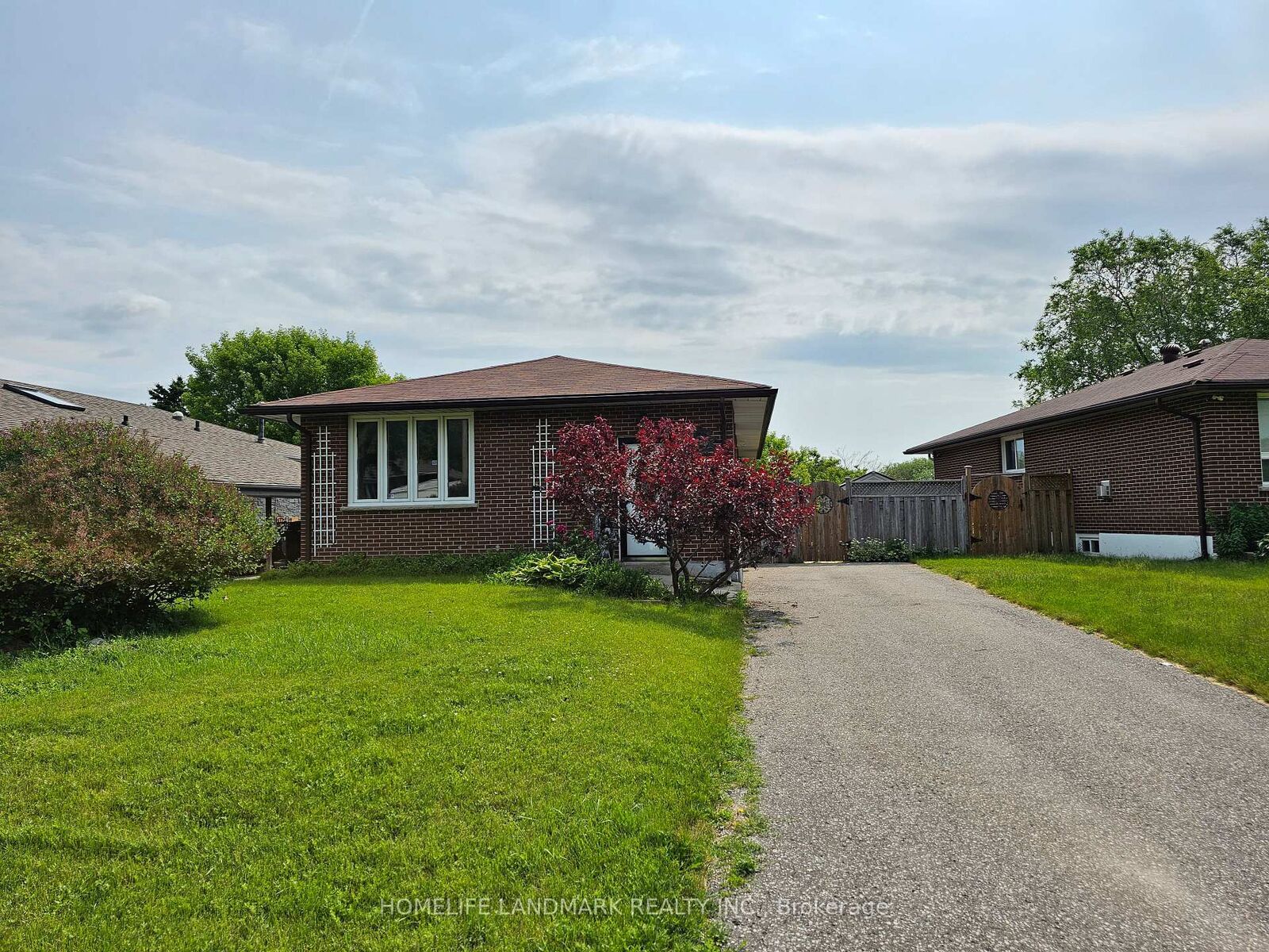 Property Photo:  499 Tennyson Court Lower  ON L1H 3K8 