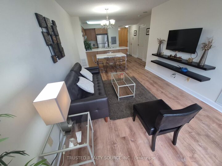 Property Photo:  43 Eglinton Avenue E 1808  ON M4P 1A2 