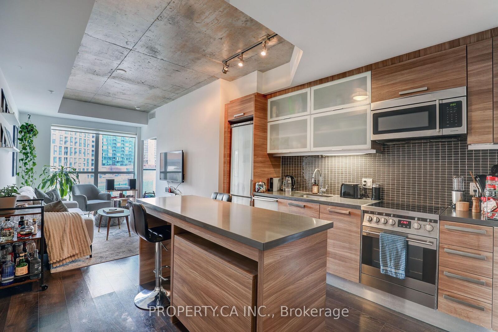 Property Photo: 1205 Queen Street W 407 ON M6K 0B9