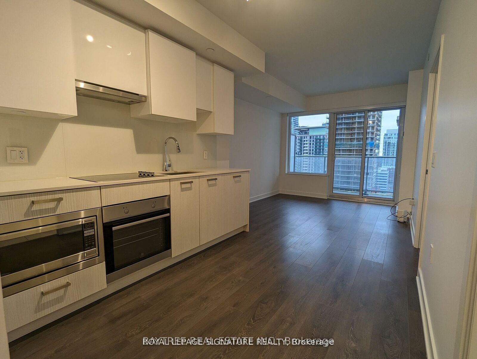 Property Photo:  195 Redpath Avenue 3011  ON M4P 0E4 