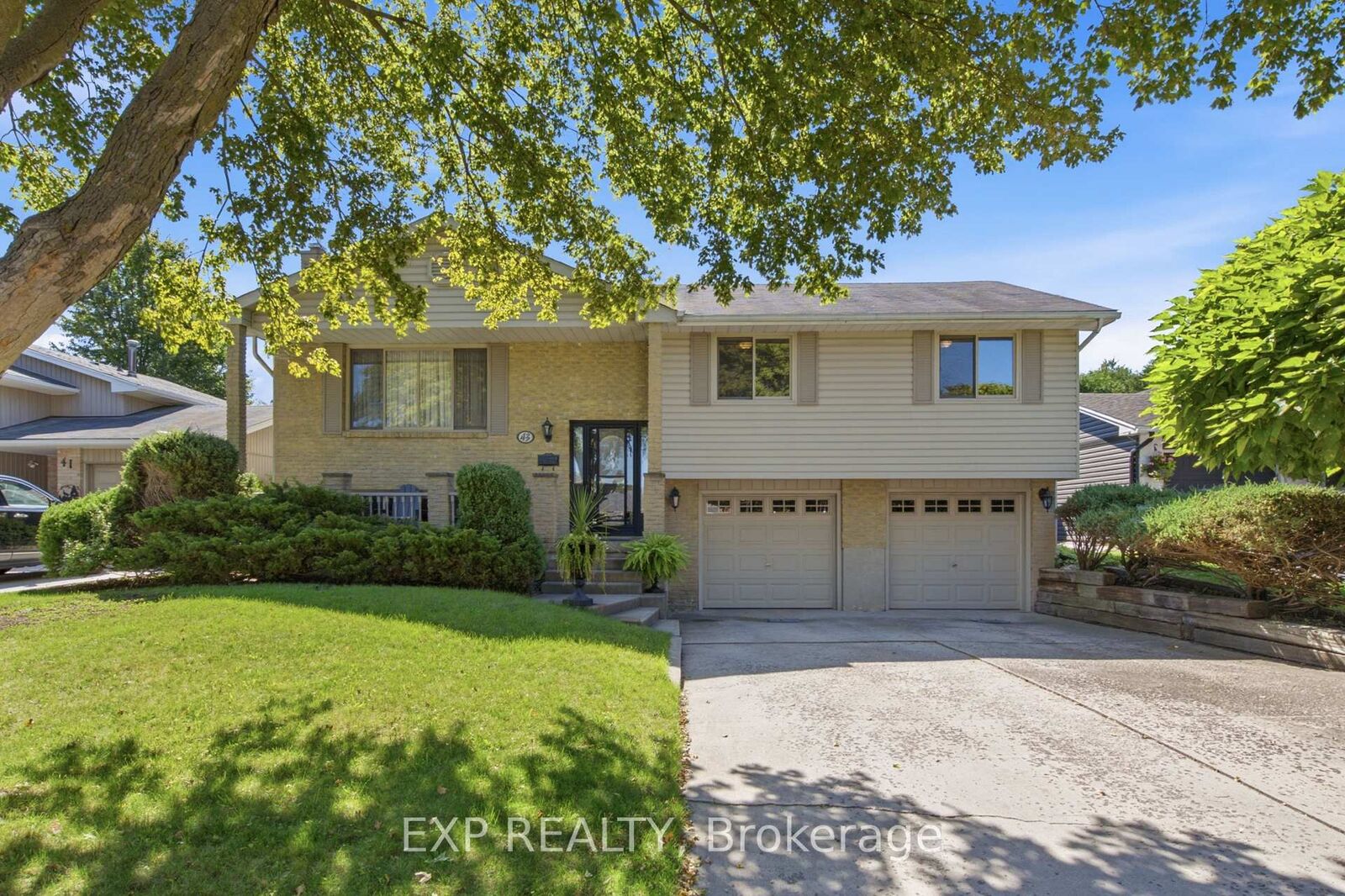 Property Photo:  43 Tumbleweed Crescent  ON N6E 2N5 
