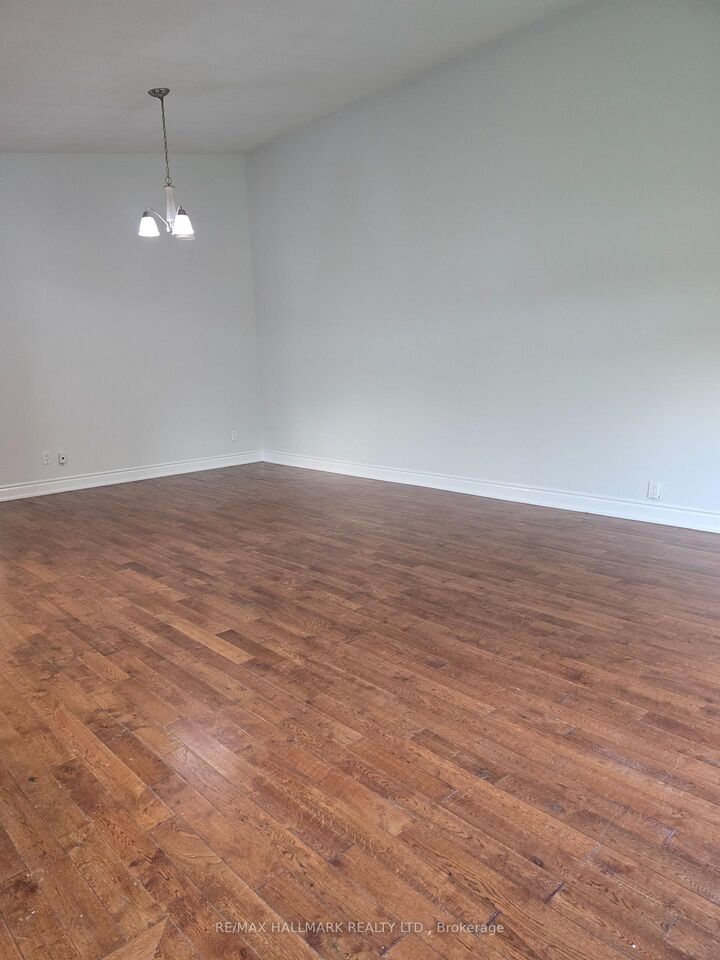 Property Photo:  53 Billington Crescent Upper Portion  ON M3A 2G7 
