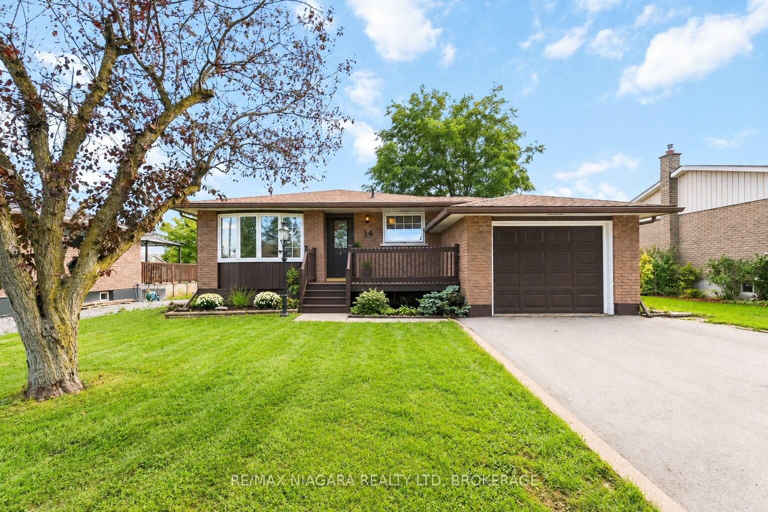 Property Photo:  34 Royal Road  ON L3K 4A9 