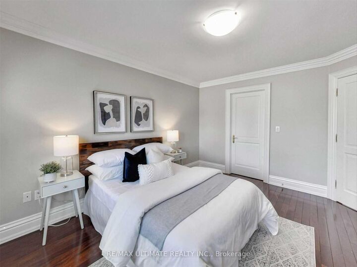 Property Photo:  40 Harrow Drive 2  ON M6M 2X3 