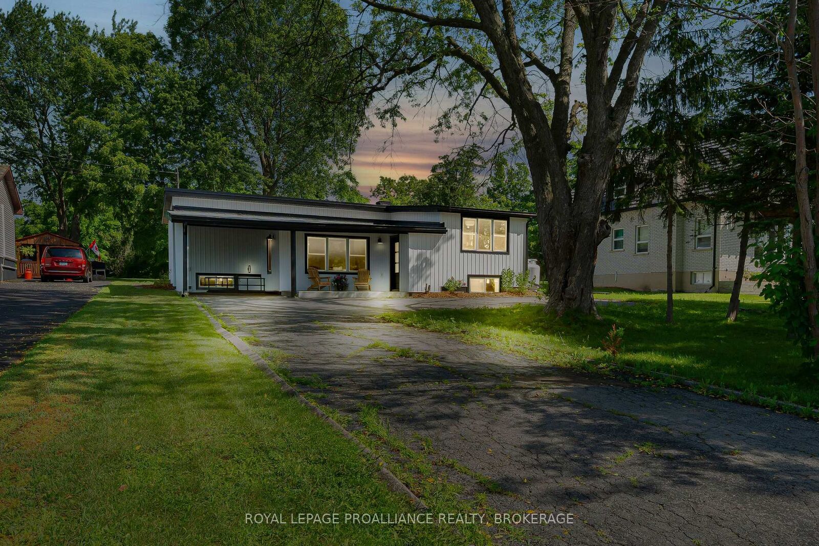 Property Photo:  104 Main Street  ON K0H 1G0 