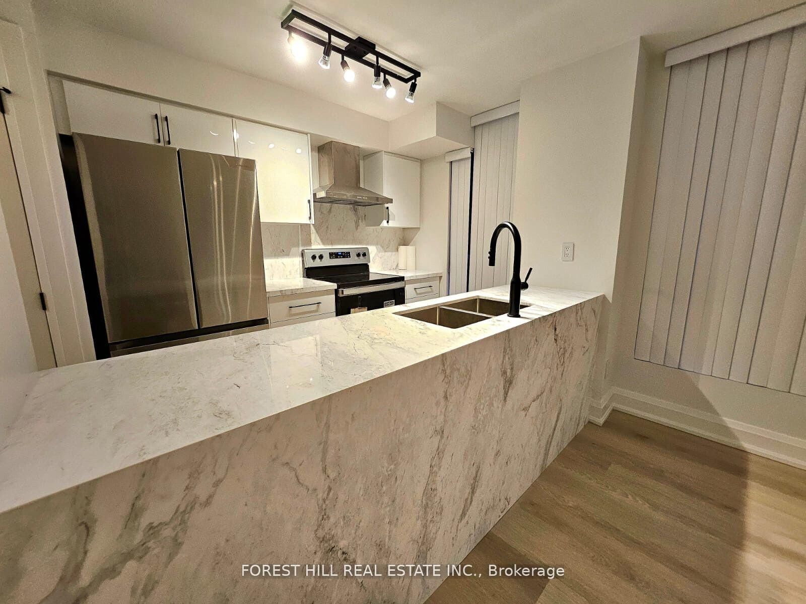 Property Photo:  24 Wellesley Street W 2105  ON M4Y 2X6 