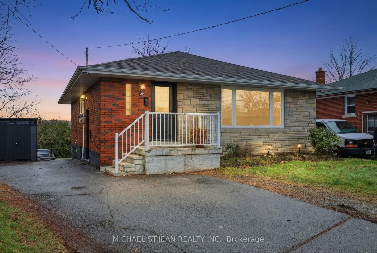 Property Photo:  20 Nelligan Place  ON L8K 4X7 