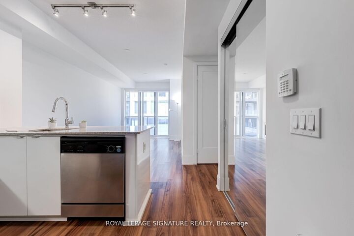 Property Photo:  560 Front Street W 1103  ON M5V 1C1 