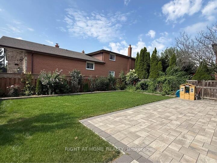 Property Photo:  2468 Hensall Street  ON L5A 2T2 