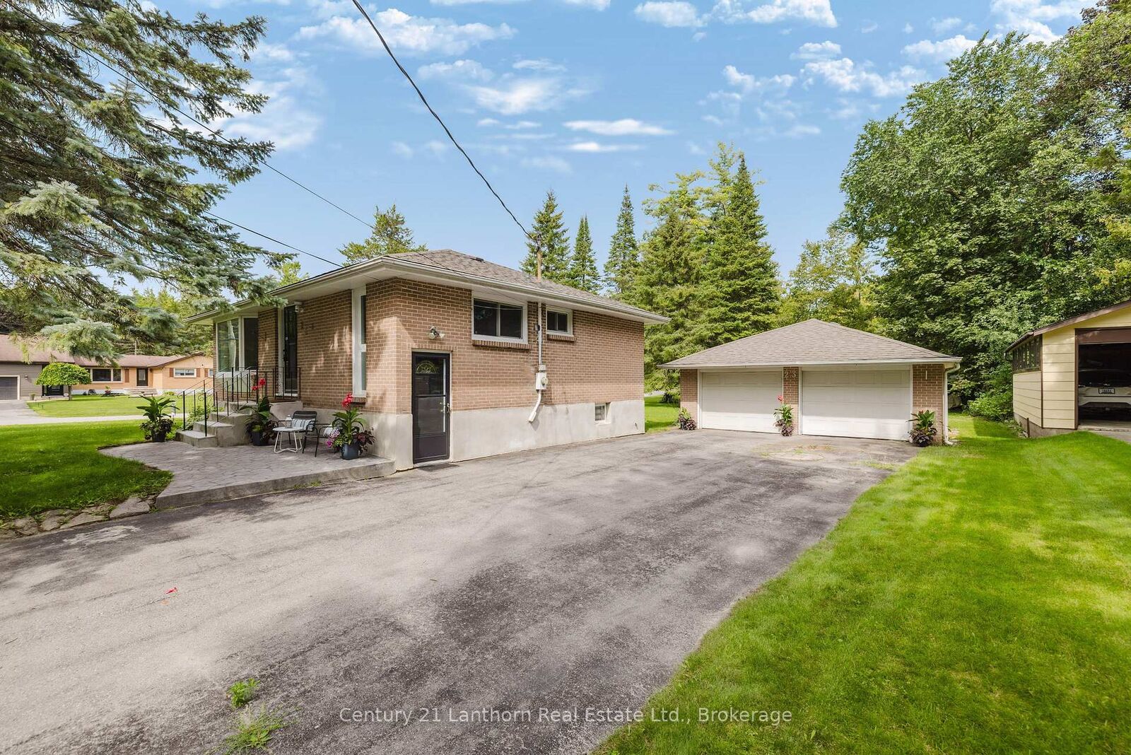 Property Photo:  23 Wood Street  ON K8V 5P6 