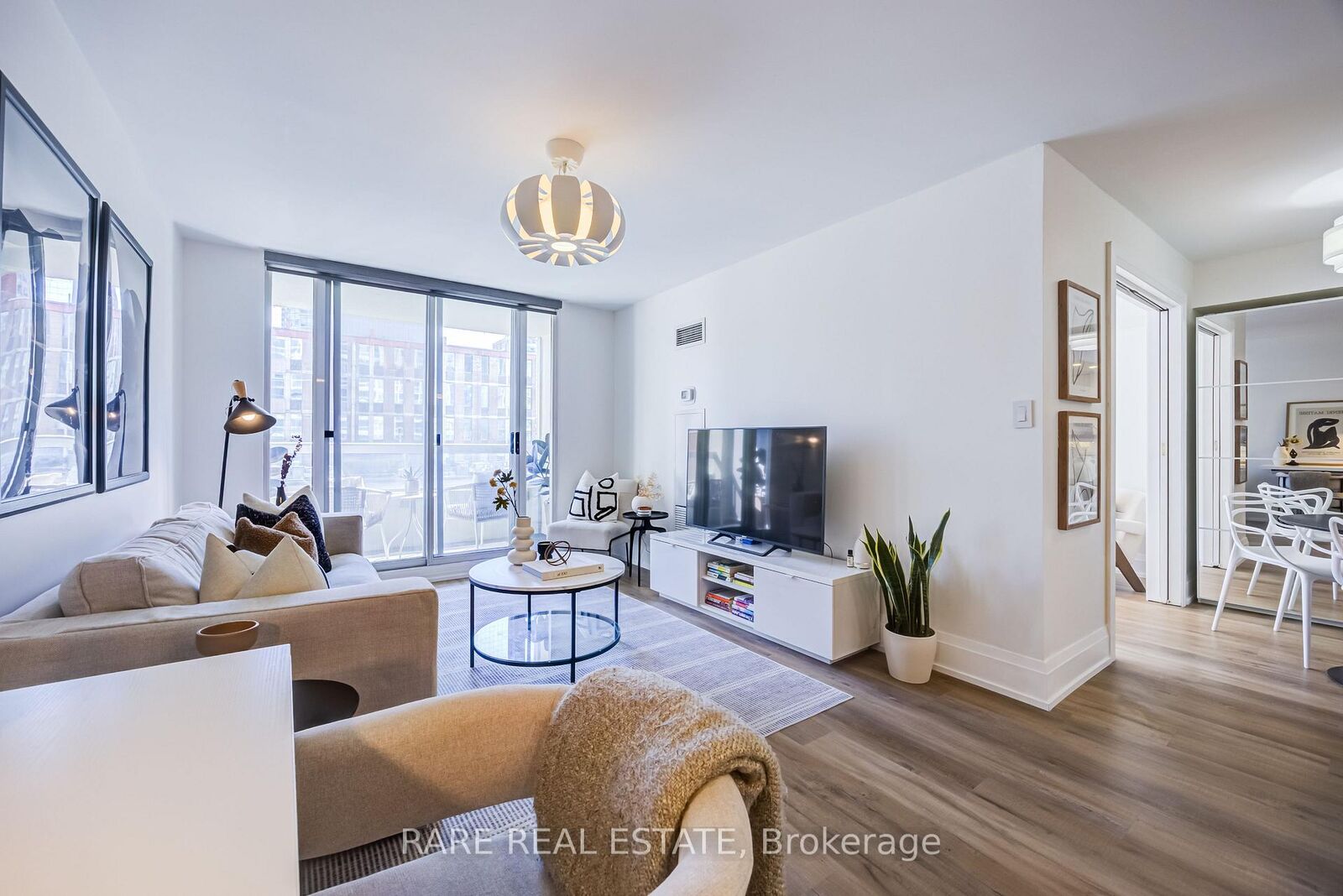Property Photo:  43 Eglinton Avenue 806  ON M4P 1A5 