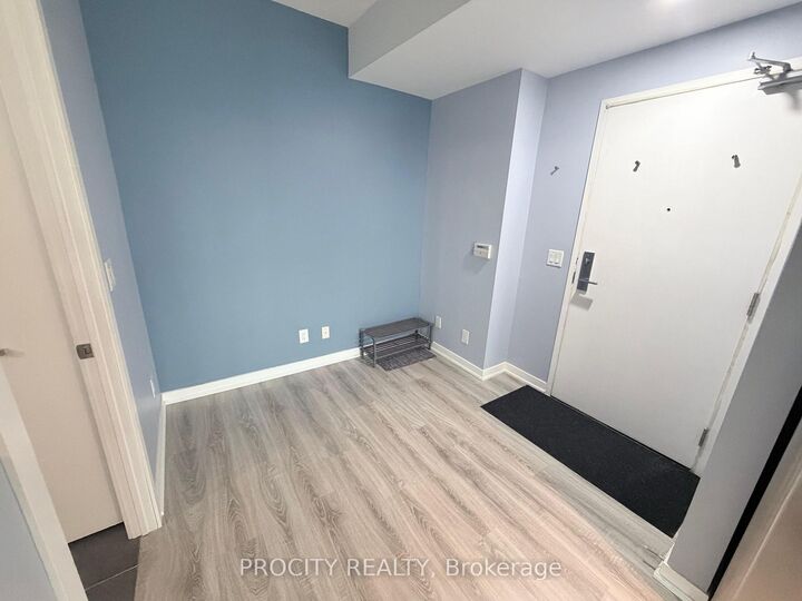 Property Photo:  150 East Liberty Street 2404  ON M6K 3R5 