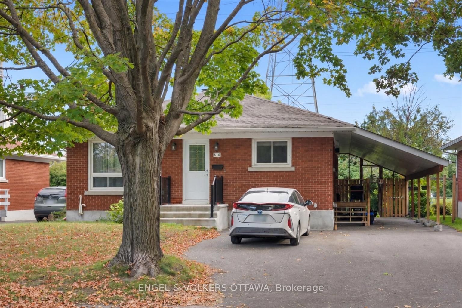 Property Photo:  616 Browning Avenue B  ON K1G 0T9 
