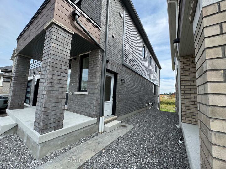 Property Photo:  60 Debois Street # B  ON K9V 6A9 