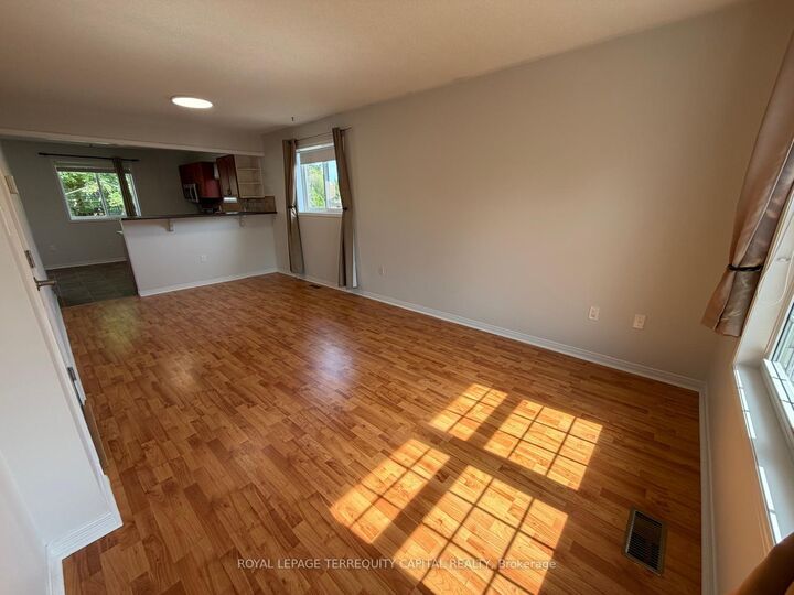 Property Photo:  79 Chalmers Drive Upper  ON L4N 8A6 