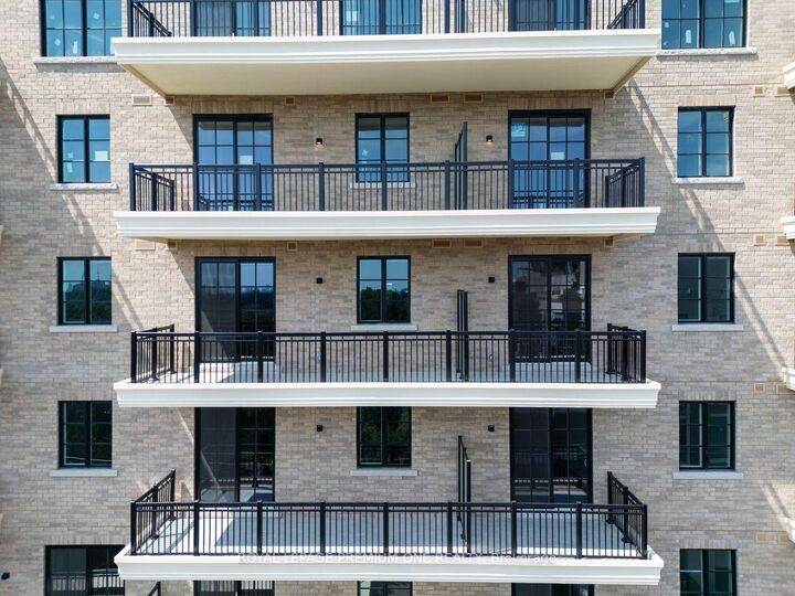 Property Photo:  38 Earlington Avenue 207  ON M8X 0B6 