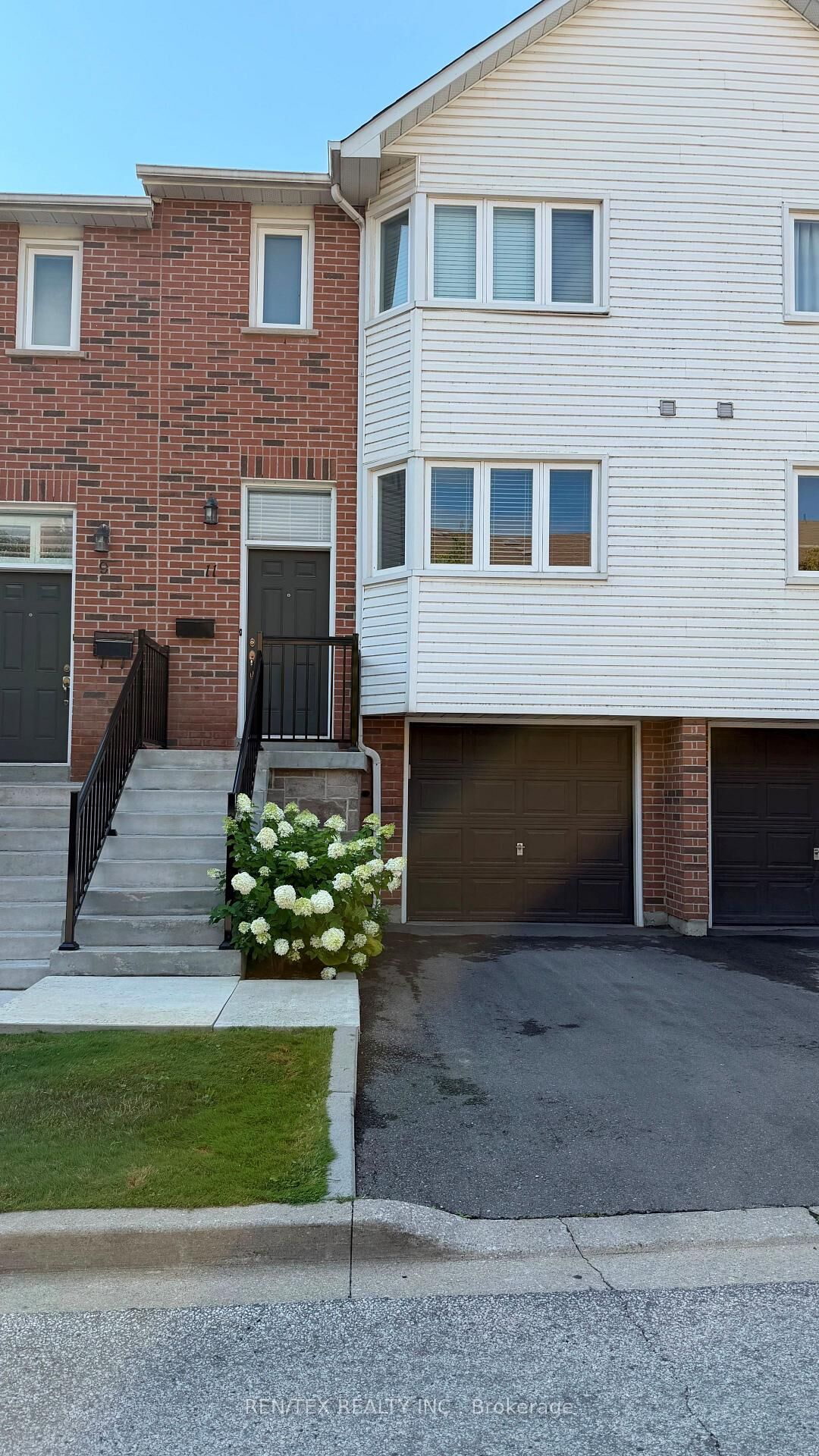Property Photo:  11 Old Firehall Lane  ON L4L 8W3 