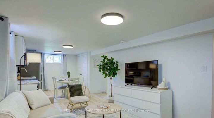 Property Photo: 40 Sophia Street W Lower ON L4N 1J3