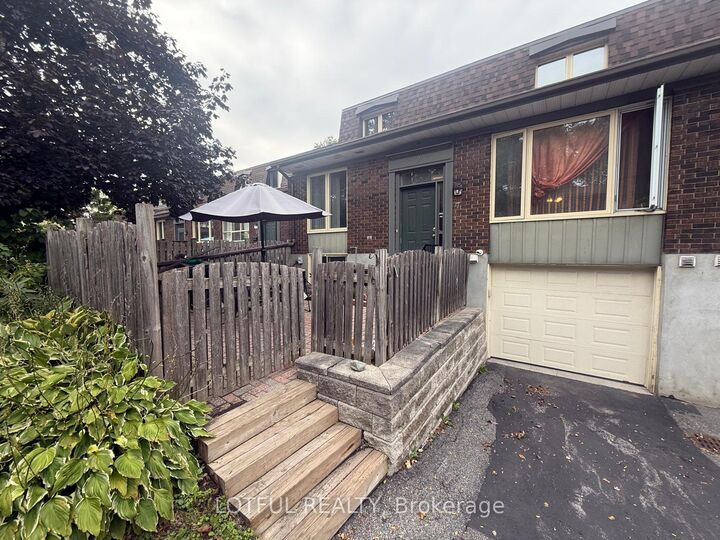 Property Photo:  7 Viewpointe Private  ON K1V 1M5 