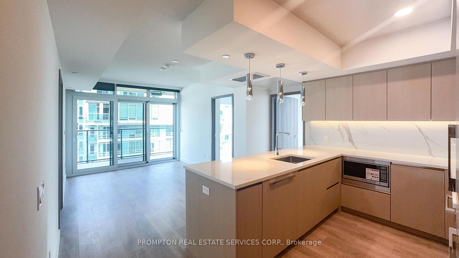 Property Photo:  1 Concord Cityplace Way 3205  ON M5V 0X3 