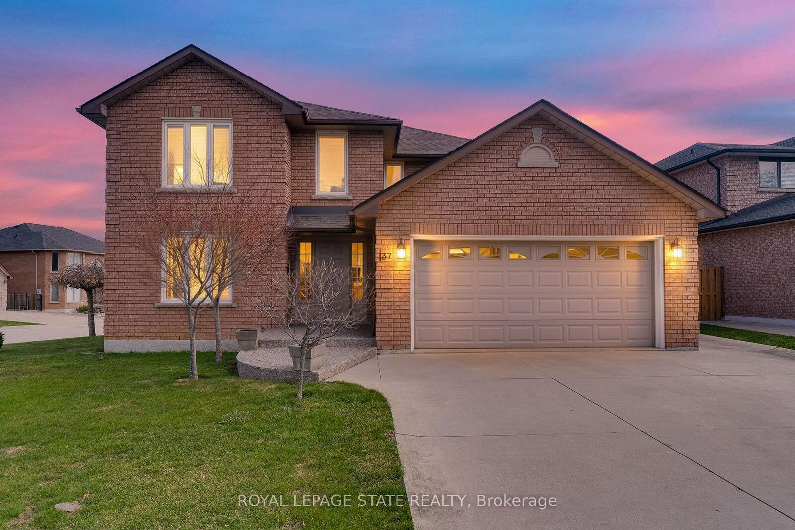 Property Photo:  137 National Drive  ON L8G 5B3 
