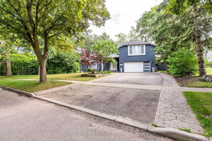 Property Photo:  1590 Yew Street  ON L5H 2B9 