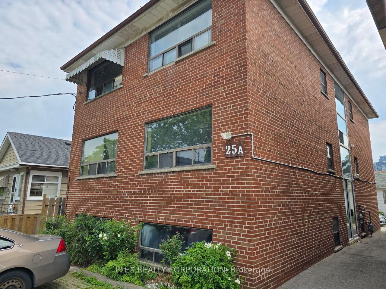 Property Photo: 25A Milton Street 2 ON M8Y 2X7