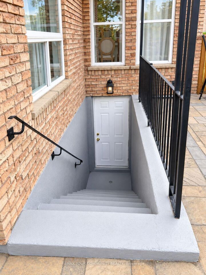 Property Photo:  1 Evergreen Crescent  ON L3T 5V8 