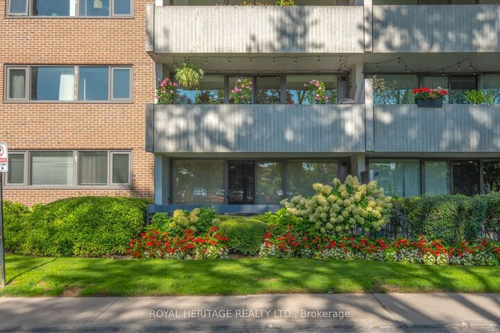 Property Photo:  260 Scarlett Road 104  ON M6N 4X6 