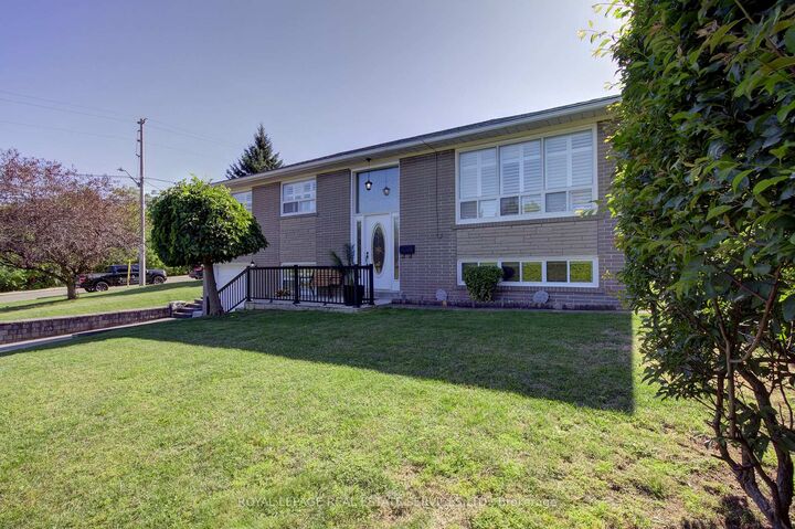 Property Photo: 146 Vista Drive ON L5M 2E6