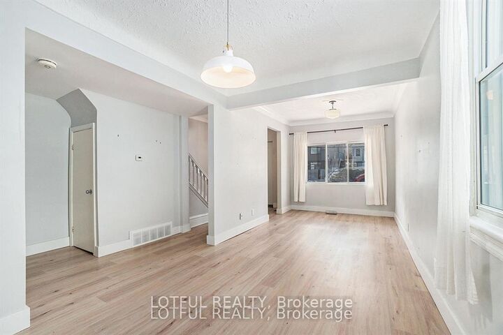 Property Photo:  11 Champagne Avenue S  ON K1S 4P1 