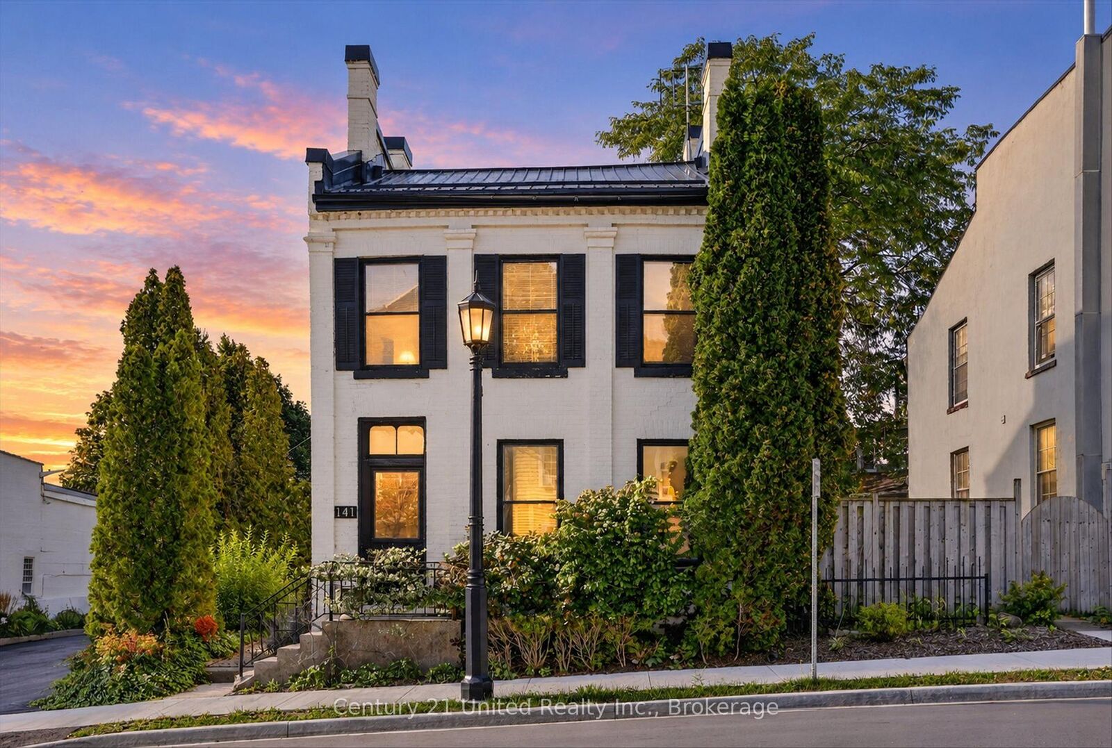 Property Photo:  141 Walton Street  ON L1A 1N4 