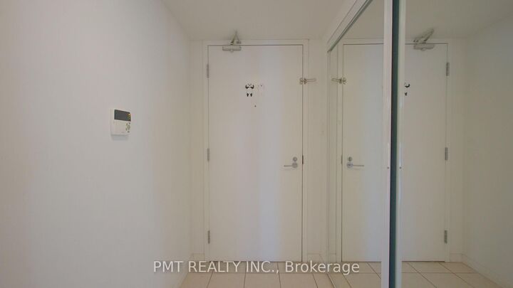 Property Photo:  38 Grenville Street 1607  ON M4Y 1A5 