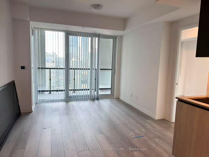 Property Photo:  400 King Street 2517  ON M5V 0X8 