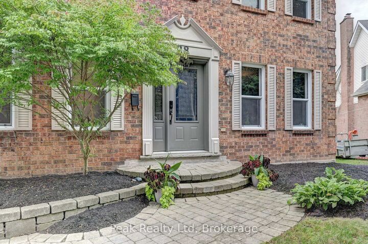 Property Photo:  28 Notchwood Court  ON N2A 3L5 