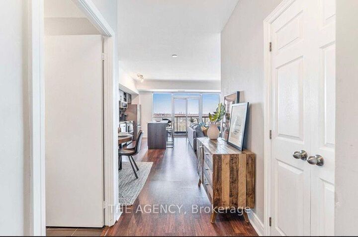Property Photo:  35 Brian Peck Crescent 1504  ON M4G 0A5 