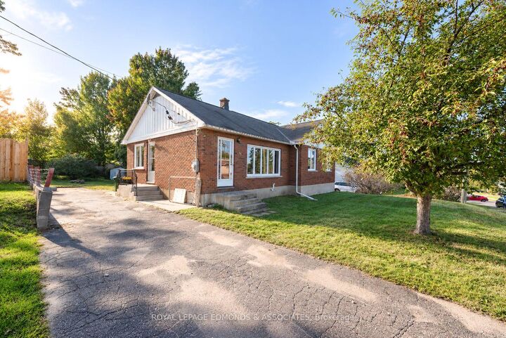Property Photo:  55 Selkirk Street  ON K8H 1P3 