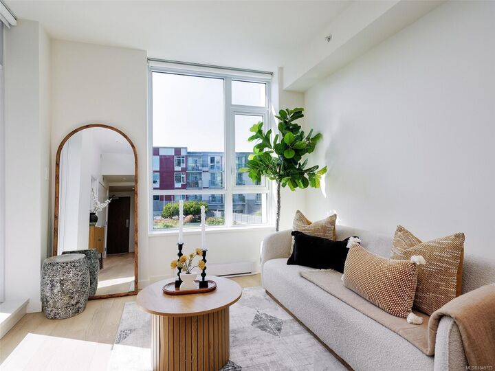 Property Photo:  530 Michigan St #302  BC V8V 0G2 