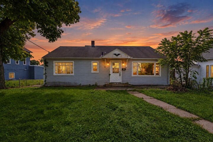 Property Photo:  212 E Auburn Avenue  OH 43311 