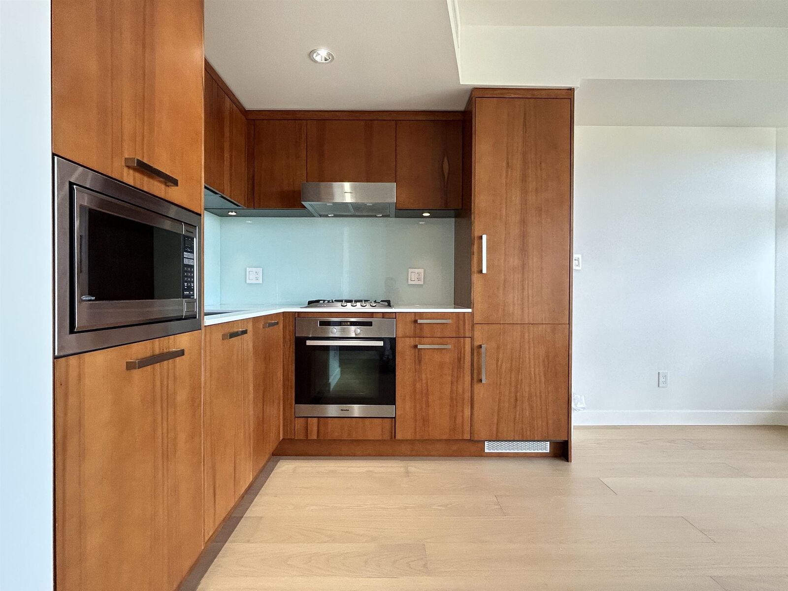 Property Photo:  1565 West 6th Avenue 1102  BC V6J 1R1 